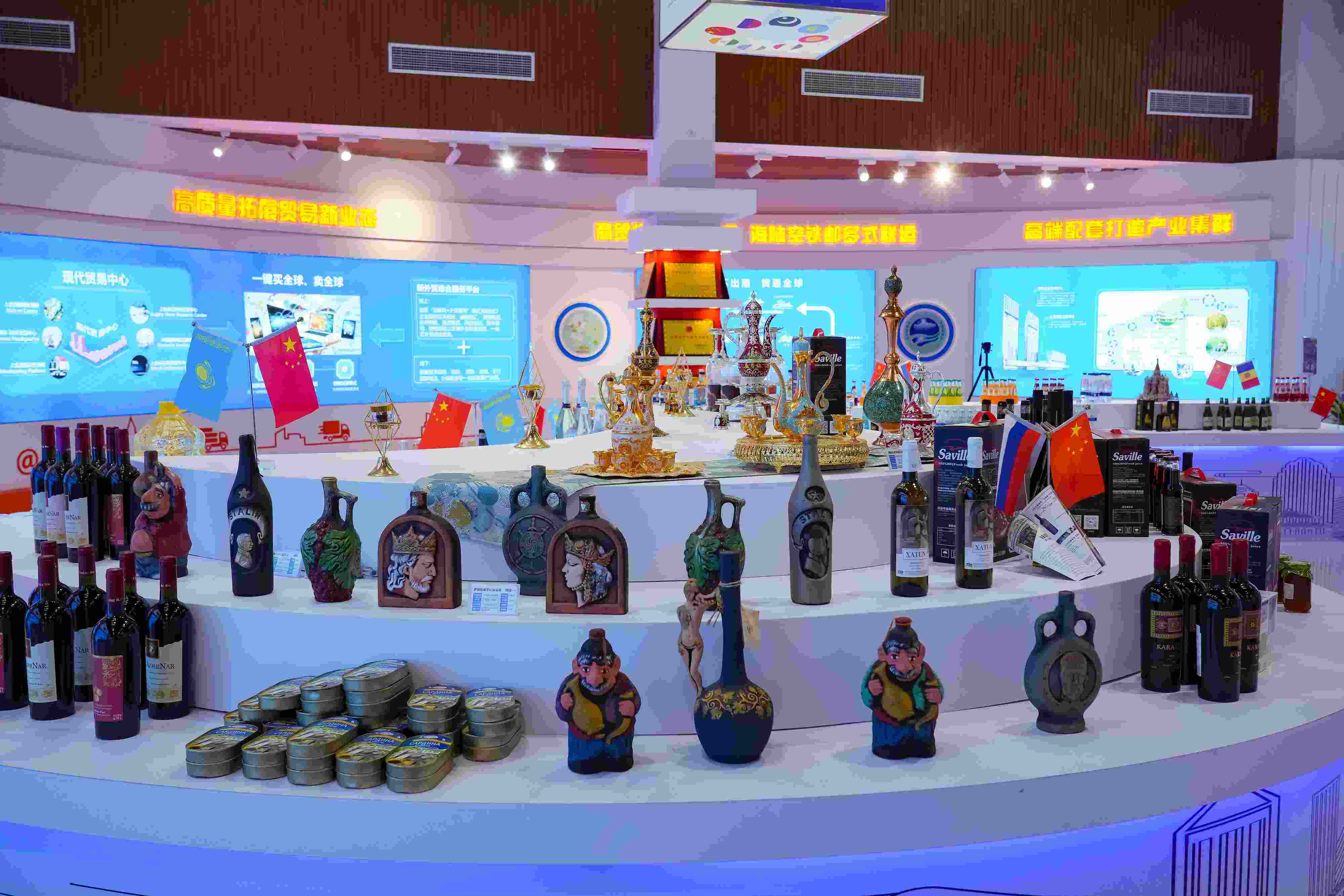 2022年10月19日，青島，上合示范區(qū)展出的上合組織國家特色商品。
