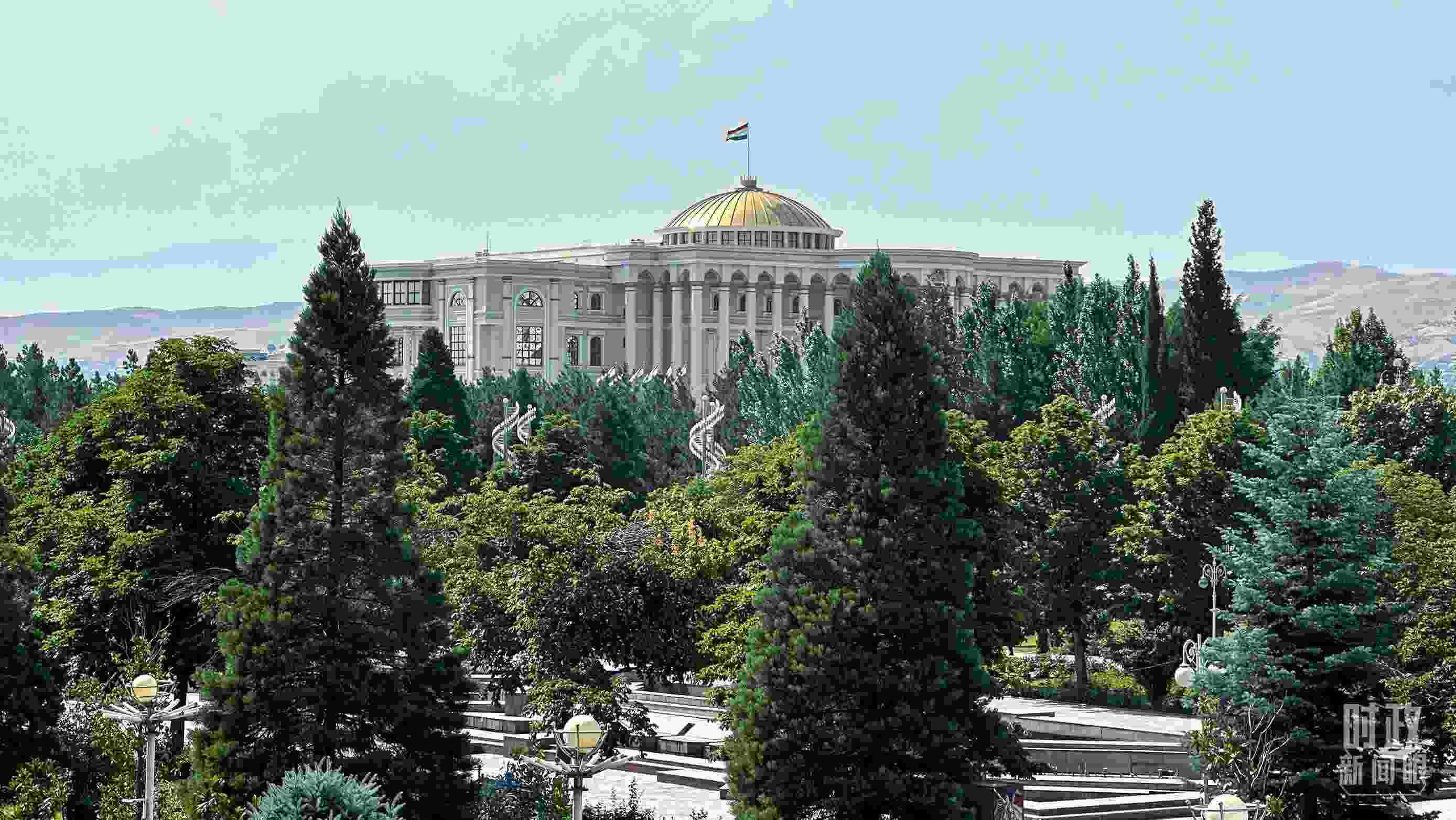 △塔吉克斯坦總統(tǒng)府。（總臺央視記者趙化拍攝）