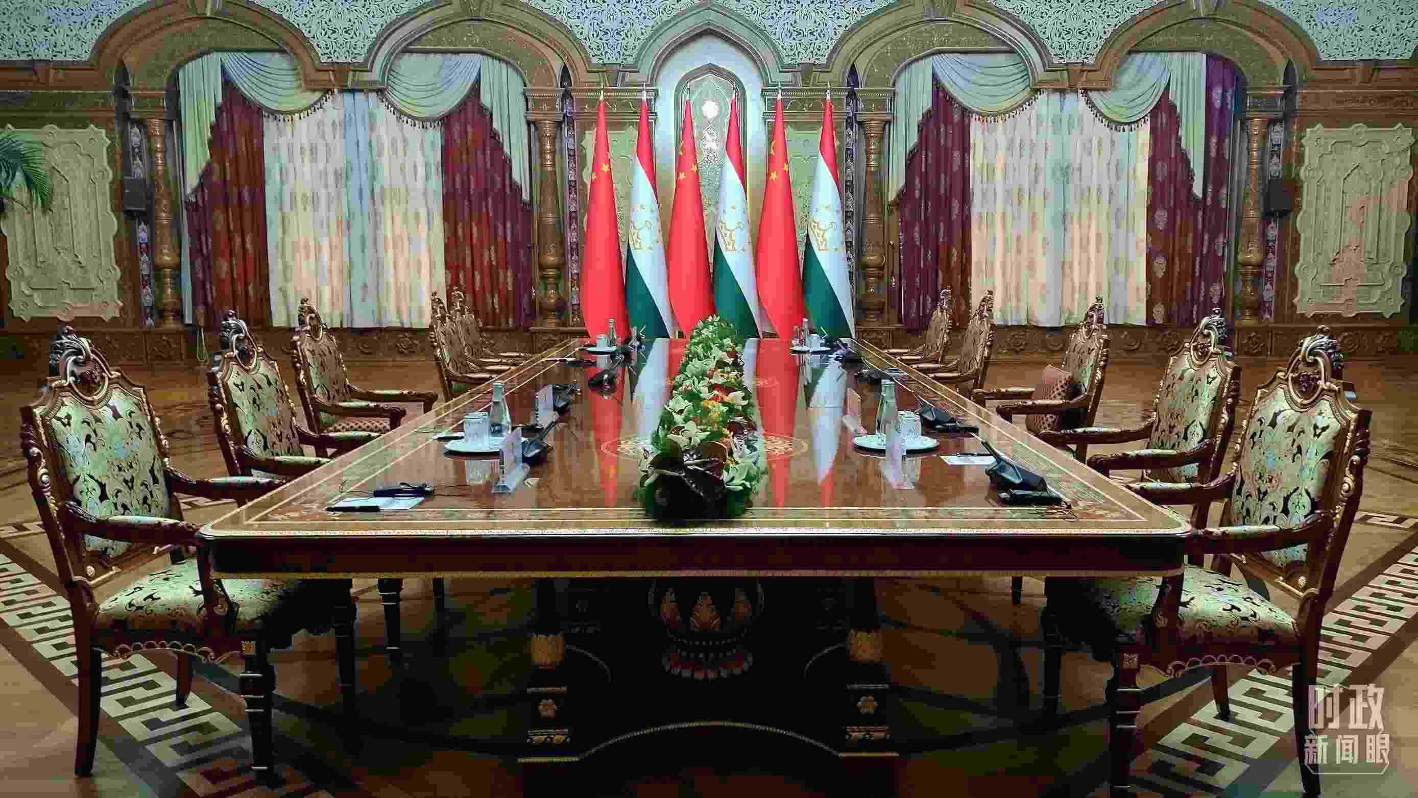 △中塔元首小范圍會談開始前。（總臺央視記者薛冠南拍攝）