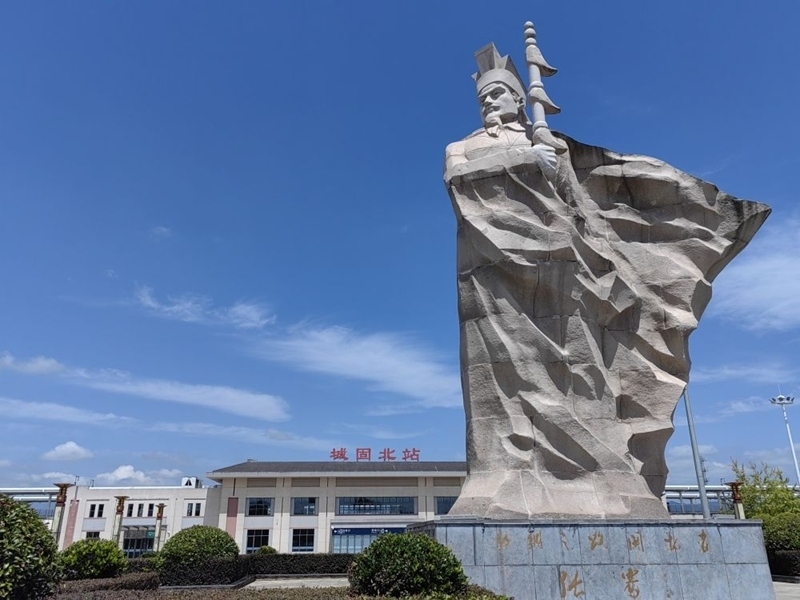 張騫雕塑。新華社記者 孫正好 攝