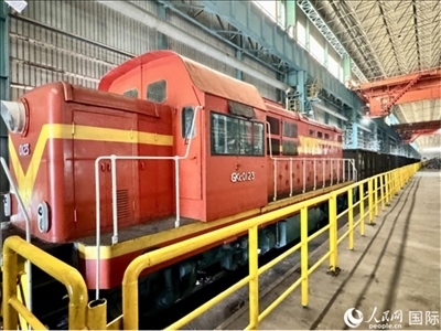 運(yùn)輸通鋼產(chǎn)品的火車。人民網(wǎng) 謝瑩攝