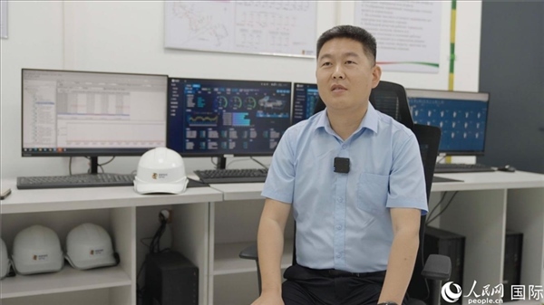 哈薩克斯坦能源投資公司副總經(jīng)理、總工程師張亮在接受人民網(wǎng)記者采訪。 人民網(wǎng)記者 葛泰佚攝