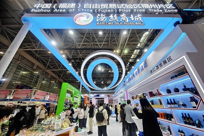 2024年3月18日，第四屆中國(guó)跨境電商交易會(huì)在福建福州開幕。展會(huì)聚焦“鏈接跨境全流域 共建電商新生態(tài)”，集聚全國(guó)80余個(gè)外貿(mào)產(chǎn)業(yè)帶的上千家供應(yīng)鏈企業(yè)。