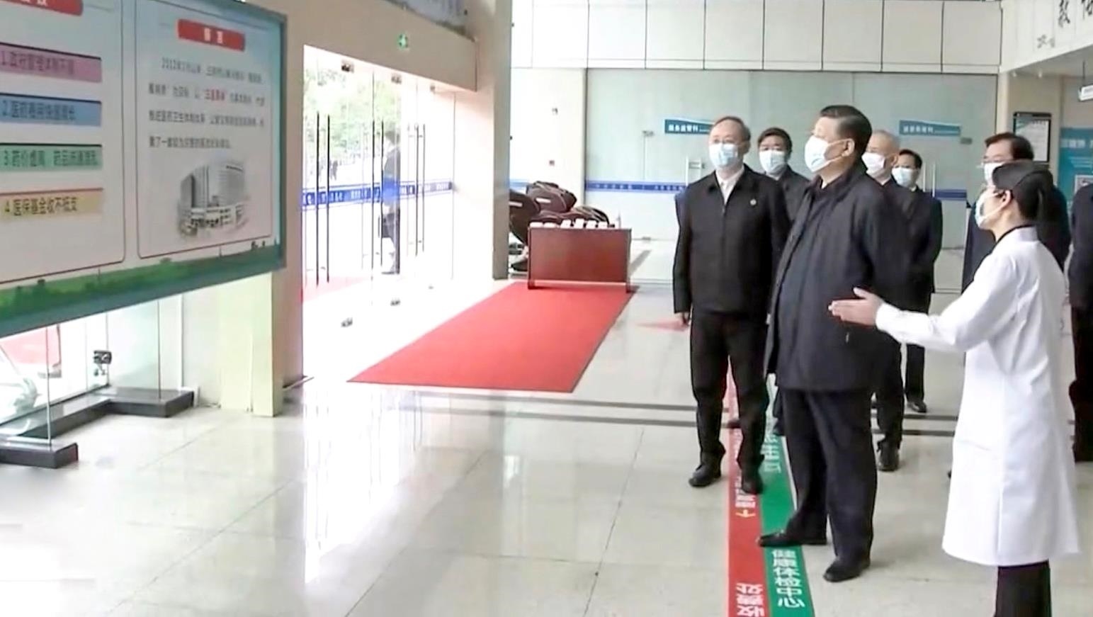 △2021年3月23日，習(xí)近平總書記在福建三明沙縣總醫(yī)院住院樓一層大廳，聽取醫(yī)改情況介紹。