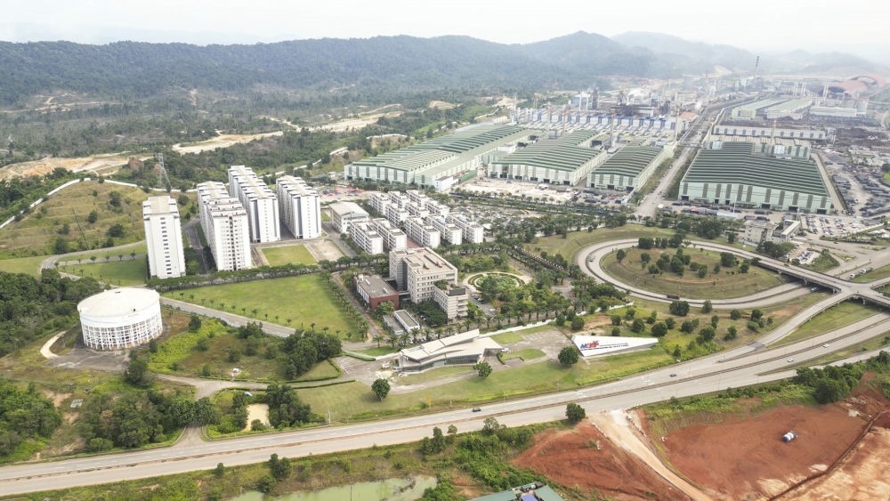 這是2024年6月13日在馬來西亞彭亨州拍攝的馬中關(guān)丹產(chǎn)業(yè)園（無人機(jī)照片）。新華社記者 程一恒 攝