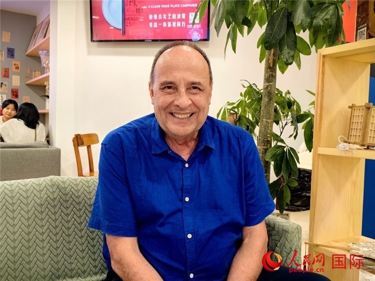 巴西坎皮納斯州立大學文學院資深教授弗朗西斯科·福特·哈德曼接受人民網(wǎng)專訪。人民網(wǎng)記者 符園園攝