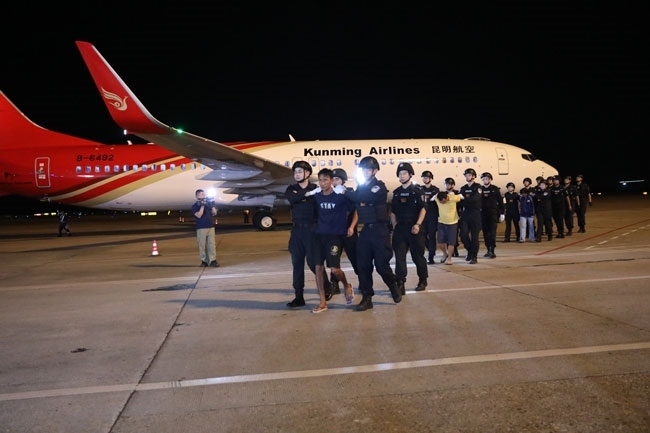 押解現(xiàn)場(chǎng)。公安部供圖