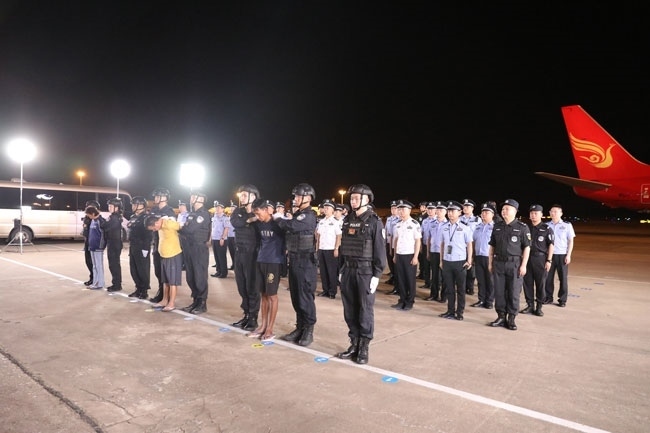 押解現(xiàn)場(chǎng)。公安部供圖