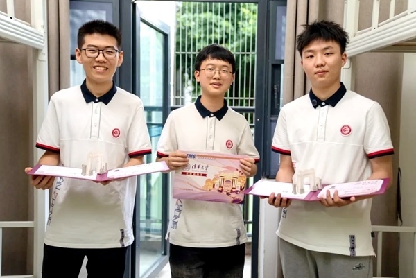 王子源（左）、母翰堯（中）、郭洋君（右）。清華大學(xué)供圖