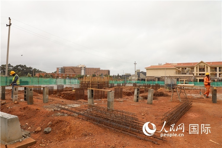 圖為孔子學院項目施工現(xiàn)場。人民網(wǎng)記者 沈小曉攝。