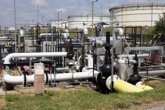 這是2022年5月24日在匈牙利薩茲豪隆包陶多瑙河煉油廠拍攝的連接匈牙利和俄羅斯的“友誼”輸油管道入口點。新華社發(fā)（弗爾季·奧蒂洛攝）