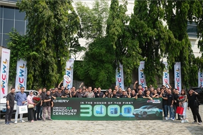 8月3日，中國(guó)車企奇瑞在雅加達(dá)舉行活動(dòng)，慶祝在印尼交付第3000輛電動(dòng)汽車OMODA E5。奇瑞汽車印度尼西亞銷售公司供圖