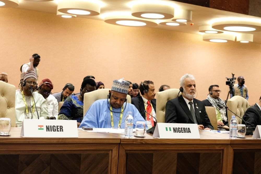 1月20日，與會代表出席在烏干達(dá)首都坎帕拉舉行的不結(jié)盟運(yùn)動第19次峰會閉幕式。新華社發(fā)（阿佳拉·納瓦達(dá)攝）