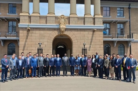 （與會人員合影留念。駐肯使館供圖）