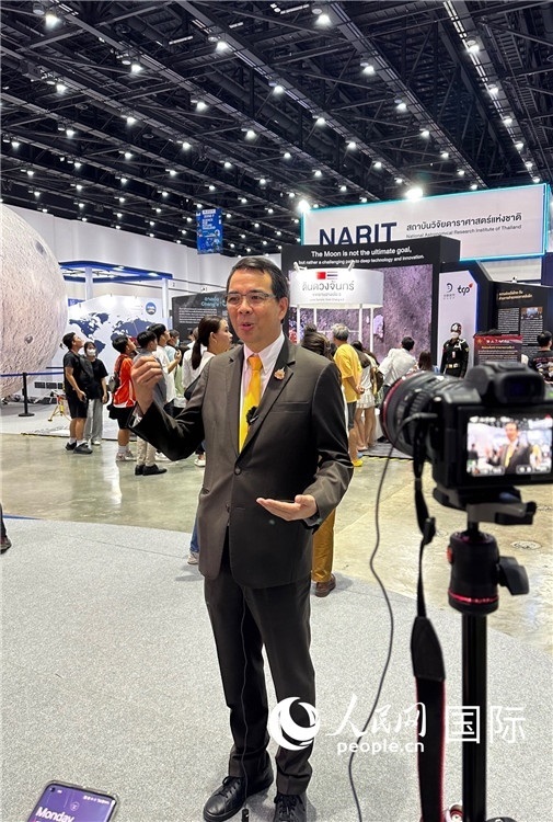 泰國國家天文研究所所長薩蘭接受采訪。人民網(wǎng)記者簡承淵攝