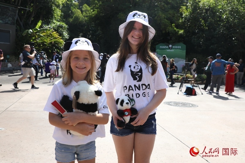 3、美國當(dāng)?shù)卦S多民眾來圣迭戈動物園看熊貓。 人民網(wǎng)記者 李志偉攝