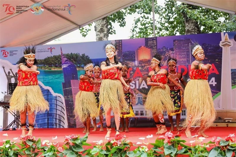 印尼在華留學(xué)生表演民族特色舞蹈。