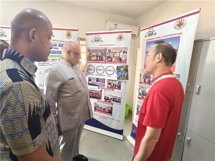 中方專家組組長(zhǎng)黃玉政介紹項(xiàng)目進(jìn)展。專家組供圖