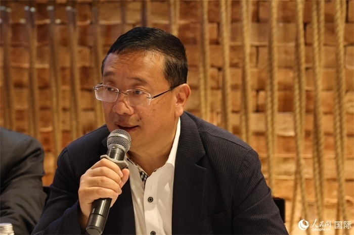 巴西文協(xié)主席上官建峰在座談會上致辭。人民網(wǎng)記者 陳海琪攝