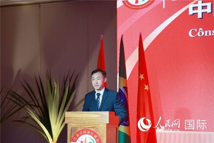 中國駐里約熱內(nèi)盧代總領(lǐng)事王海濤在典禮中致辭。人民網(wǎng)記者 陳海琪攝