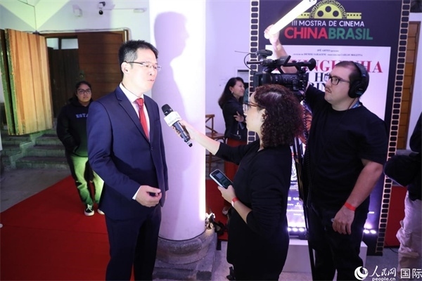第三屆中國－巴西電影展主辦方巴西康橋博智文化傳媒公司總經(jīng)理陳翔廣在接受媒體采訪時表示，希望通過中巴電影展這個平臺促進兩國文化交流，把更多的中國影視作品引進巴西。人民網(wǎng)記者 陳一鳴攝