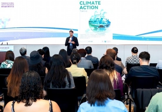 8月29日，在第二屆清華國際青年對話論壇活動上，正在清華大學(xué)攻讀藥學(xué)博士的埃及留學(xué)生阿姆爾·瓦赫巴分享中國之旅的感悟。新華社發(fā)（畢尚宏攝）