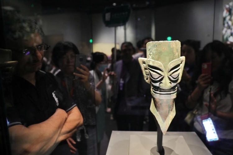 8月31日，亞洲媒體考察團(tuán)參訪三星堆博物館。《中國(guó)經(jīng)濟(jì)周刊》記者肖翊攝