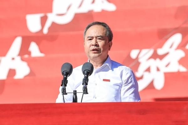 中國(guó)科學(xué)院院士、大連理工大學(xué)校長(zhǎng)賈振元在2024級(jí)新生開(kāi)學(xué)典禮上致辭。校方供圖