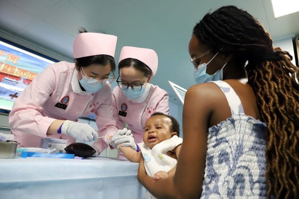 2024年8月12日，中國海軍“和平方舟”號醫(yī)院船在莫桑比克馬普托開展醫(yī)療服務(wù)。