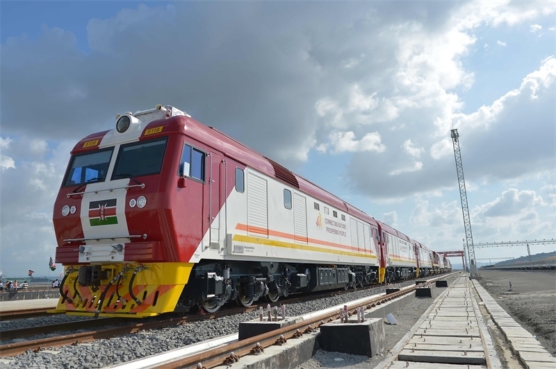 當(dāng)?shù)貢r(shí)間2017年5月30日，肯尼亞蒙巴薩，連接肯尼亞港口城市蒙巴薩和首都內(nèi)羅畢的蒙內(nèi)鐵路正式竣工通車。