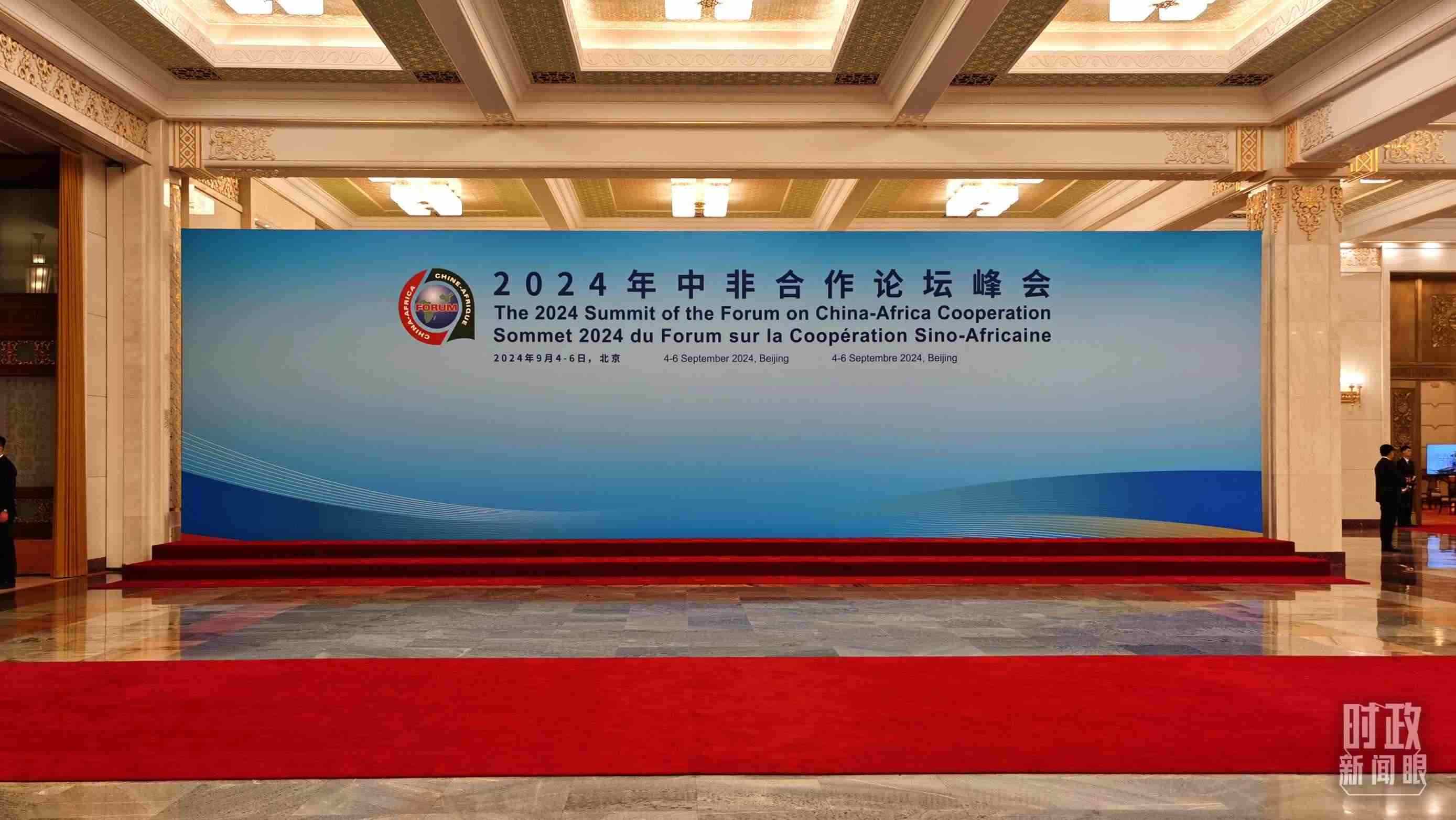  △開幕式前，與會領(lǐng)導(dǎo)人在這里集體合影。（總臺央視記者郭鴻拍攝）