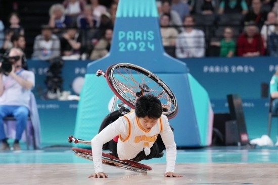 巴黎殘奧會(huì)｜“撞車、摔倒，我們都習(xí)慣了”