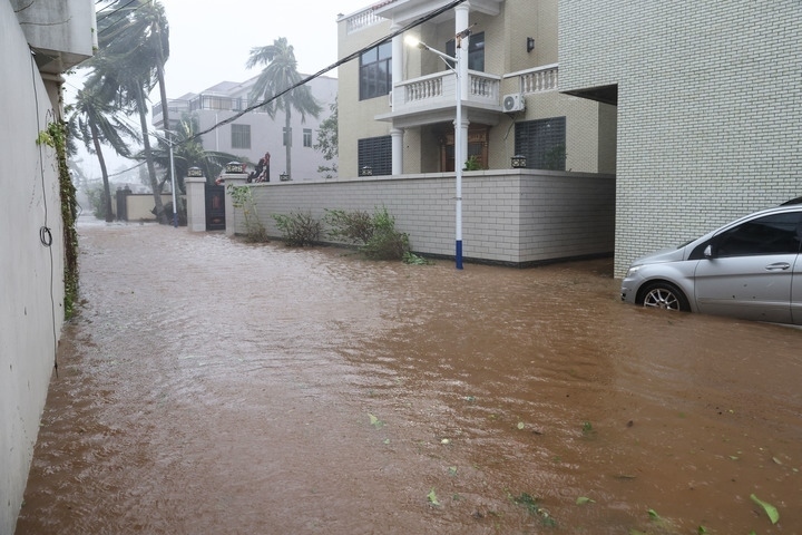 臺(tái)風(fēng)“摩羯”導(dǎo)致海南部分地區(qū)出現(xiàn)洪澇。新華社記者 張麗蕓 攝