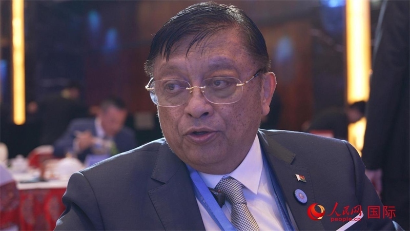 讓·路易·羅班松大使接受人民網(wǎng)專訪。人民網(wǎng) 張若涵攝