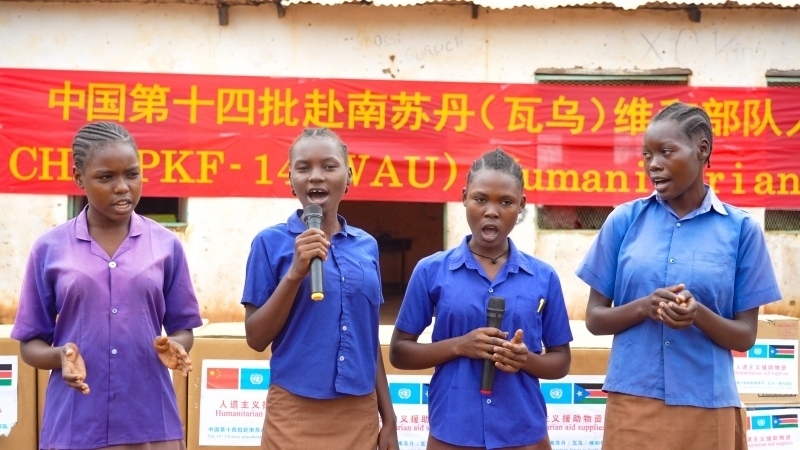 動(dòng)聽(tīng)的歌聲歡迎中國(guó)官兵。王軍杰攝