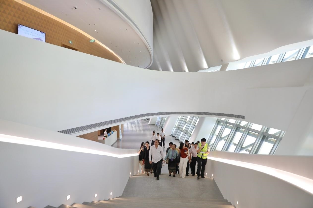 亞洲媒體考察團(tuán)正在上樓?！吨袊?jīng)濟(jì)周刊》記者 肖翊攝