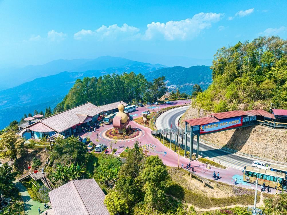 這是位于班洪鄉(xiāng)班洪村下班壩自然村的葫蘆王地AAAA級(jí)景區(qū)游客服務(wù)中心。（滄源縣融媒體中心供圖）