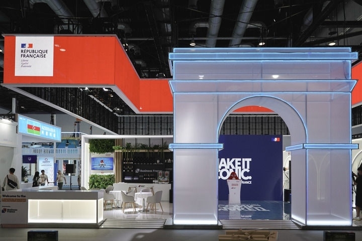 2024年9月11日在國(guó)家會(huì)議中心拍攝的主賓國(guó)法國(guó)展館。新華社記者 曹夢(mèng)瑤 攝