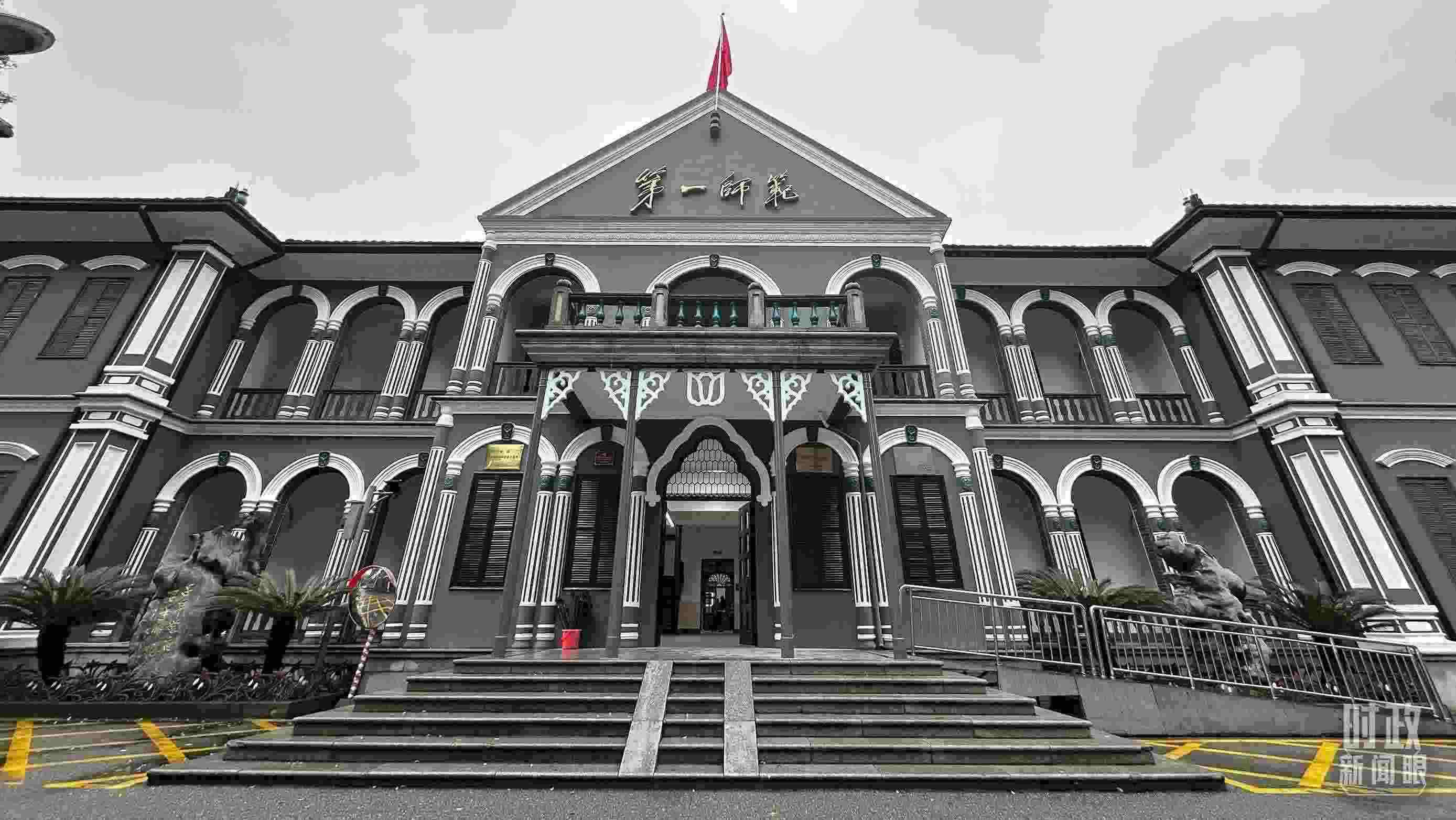  △2024年3月，習近平來到湖南第一師范學院（城南書院校區(qū)）考察。當時他說，國家要強大，必須辦好教育。（總臺央視記者覃思拍攝）