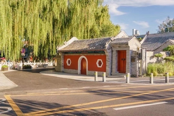 北京建筑大學(xué)古建保護(hù)與利用專(zhuān)業(yè)師生對(duì)北京德勝門(mén)內(nèi)大街開(kāi)展空間品質(zhì)綜合提升項(xiàng)目，圖為項(xiàng)目竣工后的實(shí)景圖。校方供圖