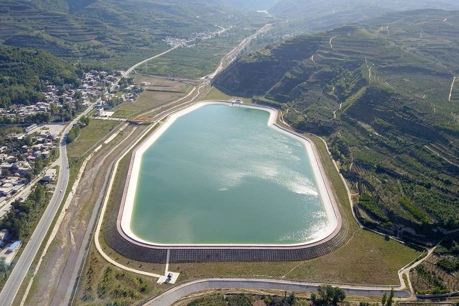 這是在天水市拍攝的已投用的天水城區(qū)引洮供水工程楊家灣調(diào)蓄水池（無人機(jī)照片）。新華社記者 范培珅 攝