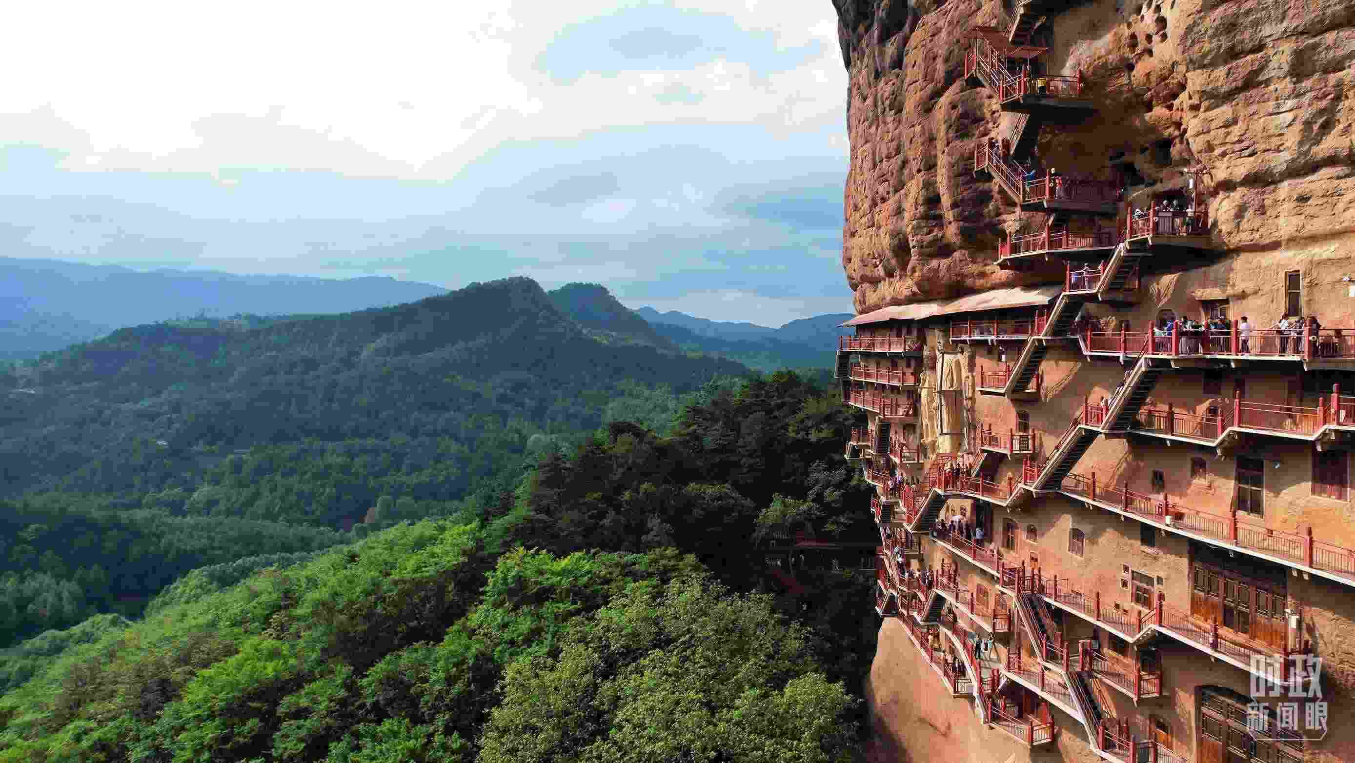 △ 麥積山石窟。（總臺(tái)記者馬凌峰拍攝）