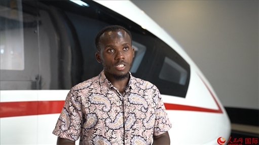 北京交通大學(xué)肯尼亞籍留學(xué)生卡里烏接受人民網(wǎng)采訪。人民網(wǎng) 周琳佳攝