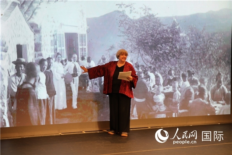 2、美國“鼓嶺之友”代表穆言靈講述友好故事。 人民網(wǎng)記者 李志偉攝