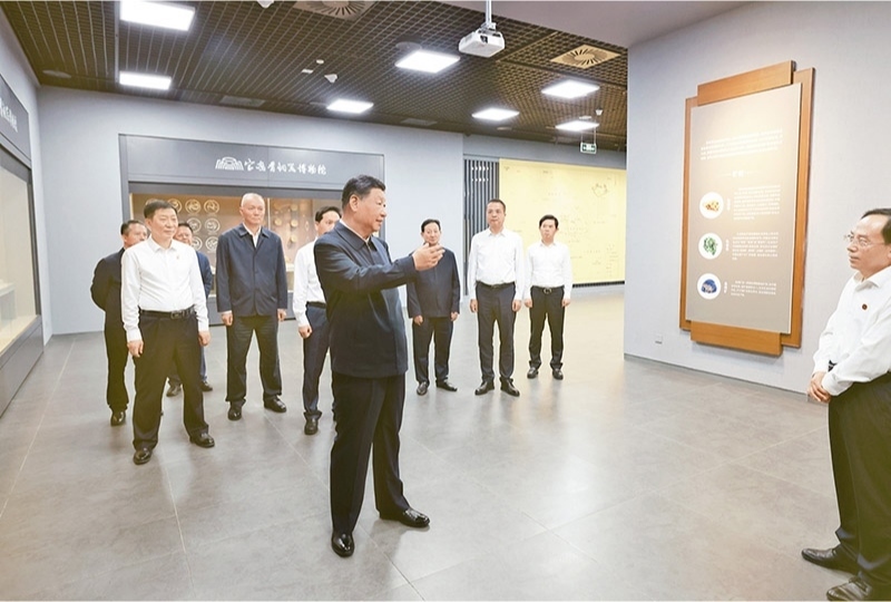 2024年9月10日，中共中央總書記、國家主席、中央軍委主席習(xí)近平在前往甘肅考察途中，來到陜西省寶雞市參觀寶雞青銅器博物院。 新華社記者 王曄/攝