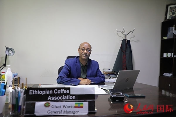 圖為埃塞俄比亞咖啡協(xié)會(huì)總經(jīng)理吉薩特·沃庫。人民網(wǎng)記者 沈小曉攝