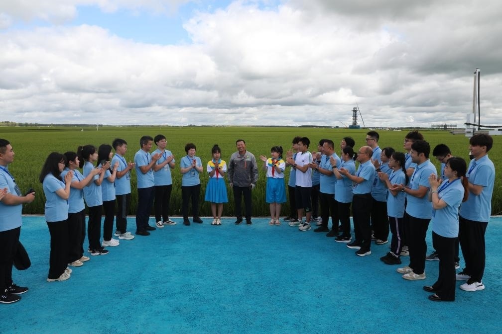 哈爾濱工業(yè)大學邀請農業(yè)專家周德華為學生講授水稻種植的故事。新華社發(fā)