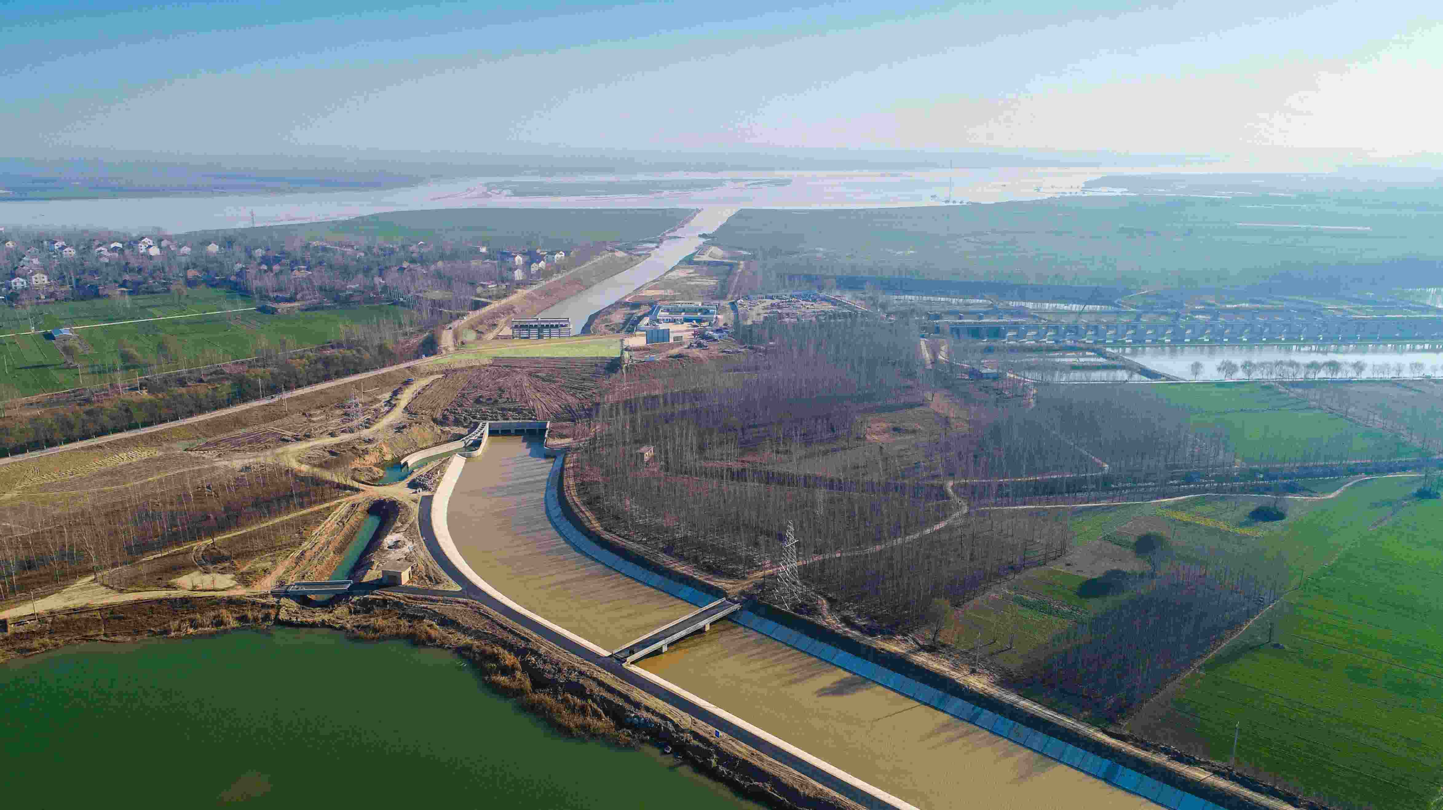 實施引黃入冀調(diào)水，助力華北地下水超采綜合治理和白洋淀生態(tài)環(huán)境修復(fù)。水利部水資源局供圖