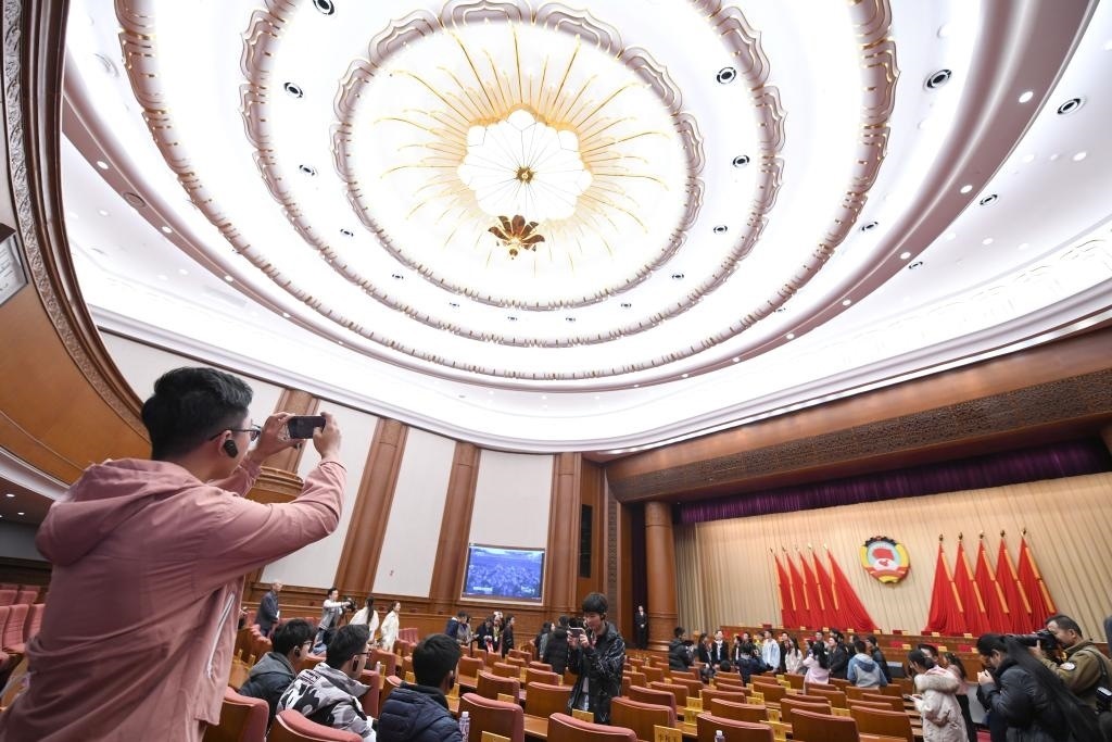 2019年11月16日，全國(guó)政協(xié)機(jī)關(guān)舉辦第一次公眾開(kāi)放日活動(dòng)，約200名高校師生、街道工作人員、退休干部、居民代表等參加。新華社記者 岳月偉 攝