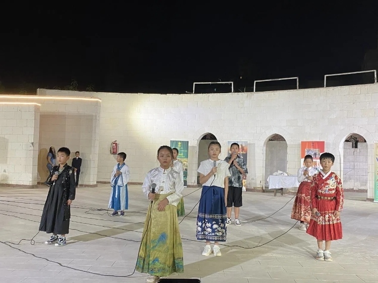 東方藝術文化館小朋友的詩朗誦表演。開羅中國文化中心供圖